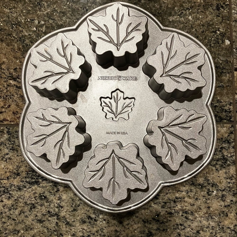 Nordic Ware Maple Leaf Cakelet Pan